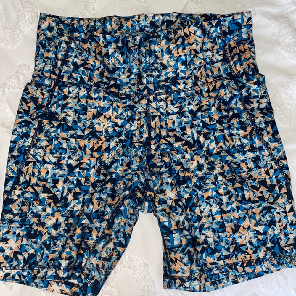 Gorgeous colored biker shorts with an amazing design!